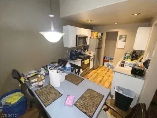 Photo #5: 2408698 Listing