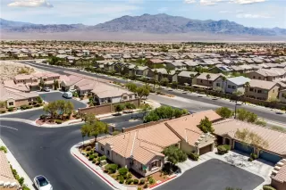 Photo #2: 2408700 Listing