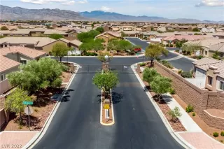 Photo #3: 2408700 Listing