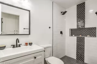 Photo #2: 2408705 Listing 