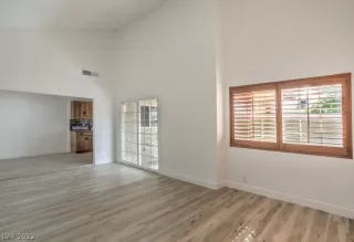 Photo #5: 2408705 Listing 