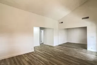 Photo #6: 2408705 Listing 