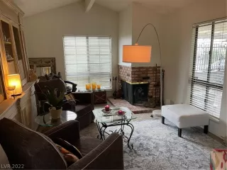 Photo #3: 2408733 Listing