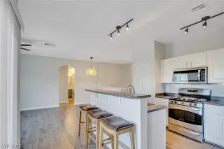 Photo #6: 2408740 Listing 