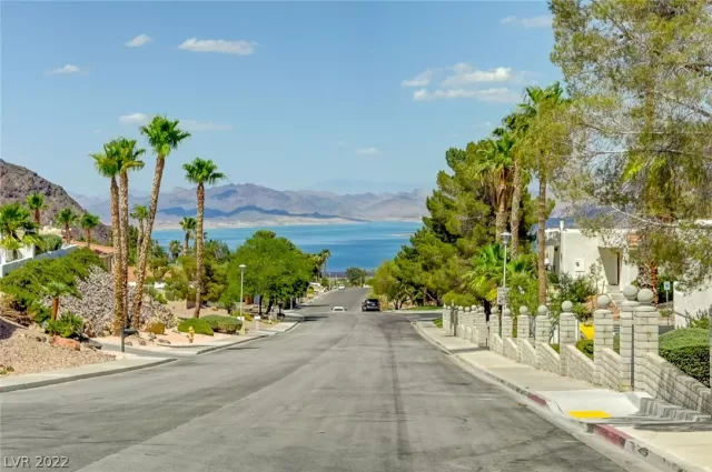 MLS: 2408750 Condo For Sale