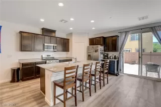 Photo #1: 2408774 Listing