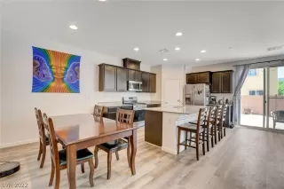 Photo #2: 2408774 Listing