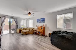 Photo #3: 2408774 Listing