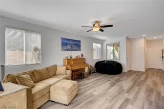 Photo #4: 2408774 Listing