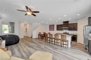 Photo #5: 2408774 Listing