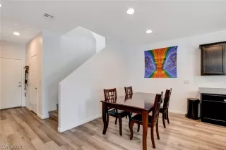 Photo #6: 2408774 Listing