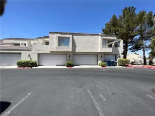 Photo #4: 2408776 Listing 