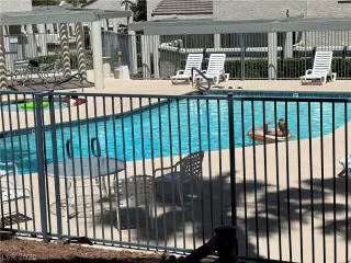 Photo #5: 2408776 Listing 