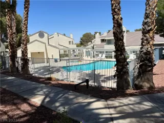 Photo #6: 2408776 Listing 