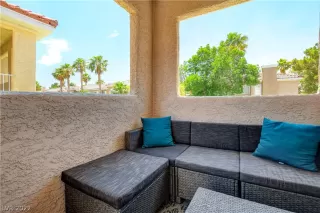 Photo #4: 2408790 Listing 