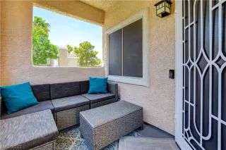 Photo #5: 2408790 Listing 