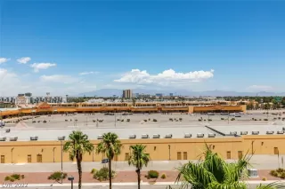 Photo #2: 2408817 Listing