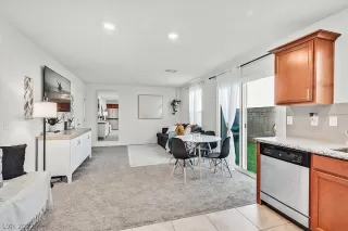 Photo #3: 2408839 Listing