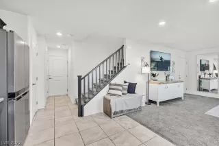 Photo #4: 2408839 Listing