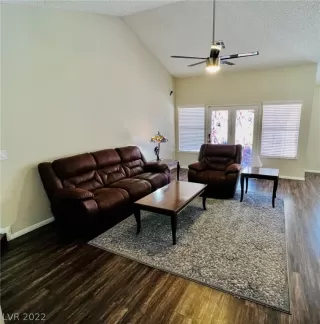 Photo #2: 2408854 Listing 