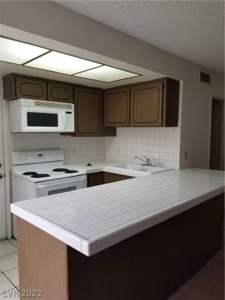 Photo #1: 2408863 Listing 