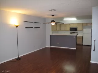 Photo #3: 2408867 Listing