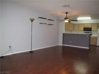 Photo #4: 2408867 Listing