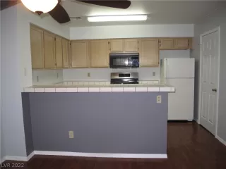 Photo #5: 2408867 Listing