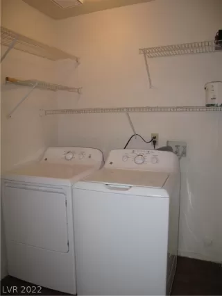 Photo #6: 2408867 Listing