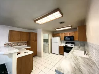 Photo #4: 2408882 Listing