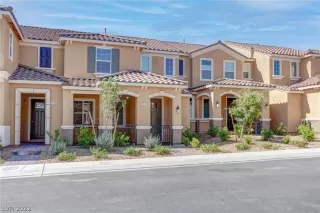 Photo #2: 2408899 Listing