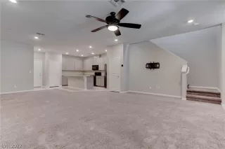 Photo #4: 2408899 Listing