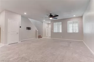 Photo #6: 2408899 Listing