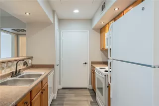 Photo #1: 2408906 Listing 