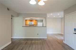 Photo #4: 2408906 Listing 