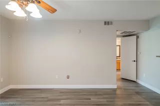 Photo #6: 2408906 Listing 