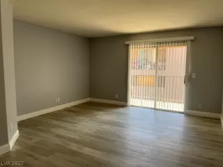 Photo #3: 2408915 Listing 