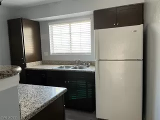 Photo #6: 2408915 Listing 