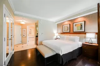 Photo #3: 2408920 Listing