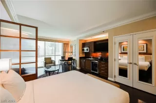 Photo #4: 2408920 Listing