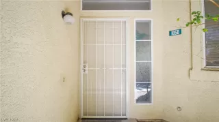 Photo #1: 2408921 Listing