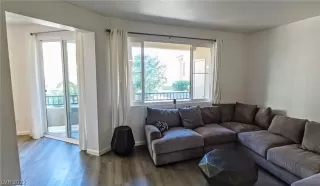 Photo #3: 2408921 Listing