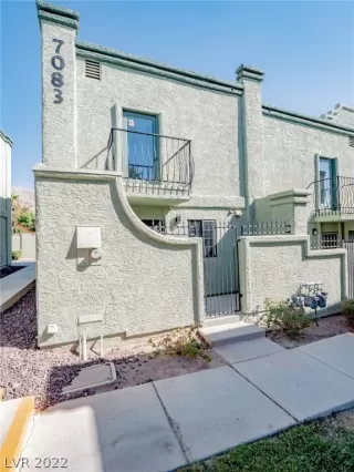 Photo #2: 2408931 Listing 