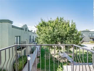 Photo #3: 2408931 Listing 