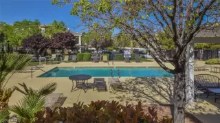Photo #4: 2408967 Listing 