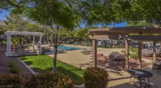 Photo #5: 2408967 Listing 