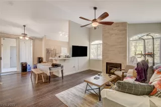 Photo #2: 2408972 Listing