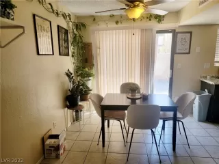 Photo #4: 2408980 Listing