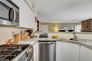 Photo #1: 2408989 Listing 