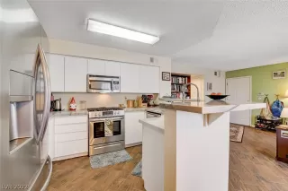 Photo #2: 2408989 Listing 